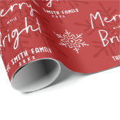 Moderne Merry & Bright Script Sneeuwvlokken Kerstm Cadeaupapier (Rol Hoek)