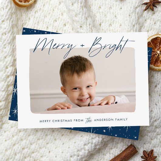 Moderne Merry en Bright Navy Script Foto Feestdagenkaart