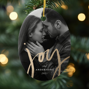 Moderne met de hand gelaatste foto van Joy Faux Go Keramisch Ornament