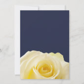 Moderne Midnight Blue Gele Roos Bloemige Bruiloft Kaart (Achterkant)