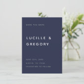 Moderne Midnight Blue Redactioneel Kleine Letters Save The Date (Staand voorkant)