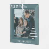 Moderne minieme groene kerstboompijn met prettig k glas ornament (Voorkant links)