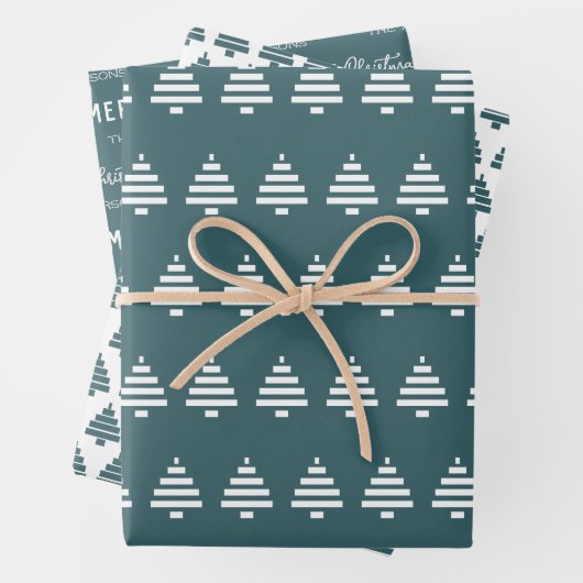 Moderne minieme groene kerstboompijn met prettig k inpakpapier vel (In situ)