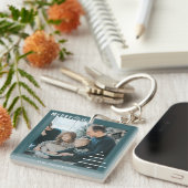 Moderne minieme groene kerstboompijn met prettig k sleutelhanger (Voorkant Rechts)