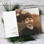 Moderne minima | Gratitude-fotokerstgoud Feestdagenkaart<br><div class="desc">Bent u op zoek naar een minimale, moderne, gestileerde vakantiefoto-kaart die naar familie en vrienden kan worden gestuurd? In onze drukke, chaotische wereld is het leuk als sommige dingen simpel zijn, en deze kaart is dat alleen maar. De tekst aan de linkerkant luidt: "in alles, dankbaarheid" want als we echt...</div>