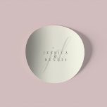 Moderne minimaal elegante script monogram bruiloft ronde sticker<br><div class="desc">Modern Minimal Elegant Script Monogram Wedding Classic Round Sticker Voeg een vleugje elegantie toe aan uw bruiloft met deze moderne, minimalistische en elegante scriptmonogram klassieke ronde stickers. Deze stickers zijn gemaakt in ivoor en storm stofkleuren en zijn ideaal voor het afdichten van uitnodigingen, het dragen van speciale tassen of het...</div>