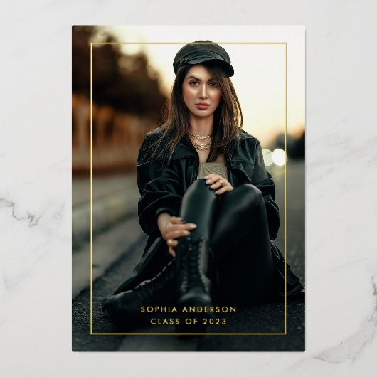 Moderne Minimaal Gouden Frame Rand Afstuderen Folie Uitnodiging (Voorkant)