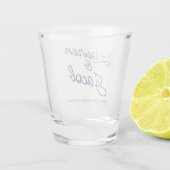 Moderne Minimaal Minimalistische Blauwe Bruiloft Shot Glas (Achterkant)