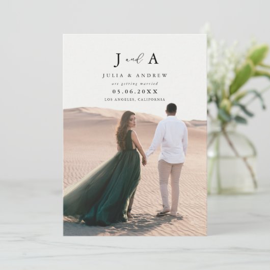 Moderne Minimaal Monogram Foto Save The Date Kaart (Staand voorkant)