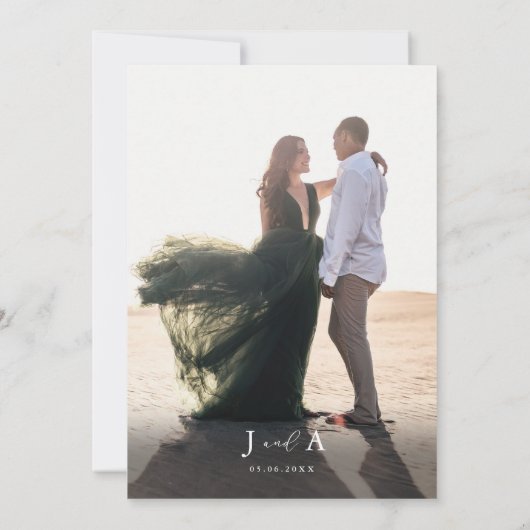 Moderne Minimaal Monogram Foto Save The Date Kaart (Achterkant)