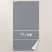 Moderne Minimaal Naam Monogram Script Sjabloon Gri Strandlaken (Voorkant)