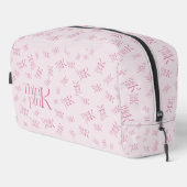 Moderne Minimaal Roze Monogram Denk Roze Toilettasje (Rechterhoek)