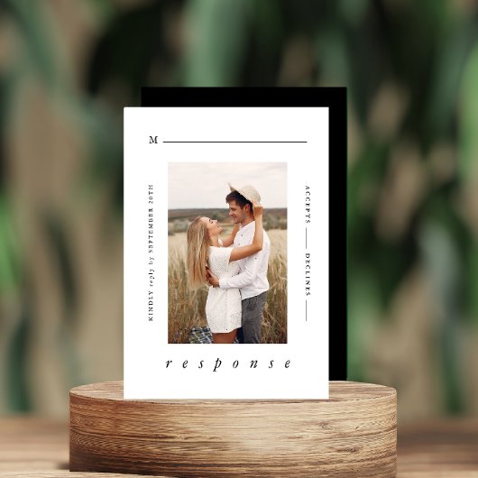 Moderne Minimaal Zwarte en Witte Foto Bruiloft RSVP Kaartje