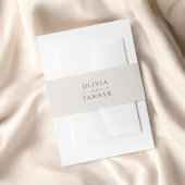 Moderne Minimal Beige bruid en bruidegom namen Uitnodigingen Wikkel