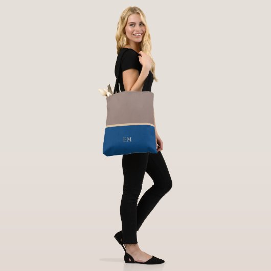 Moderne minimal blue monogram Initialen Tote Bag (Op model)