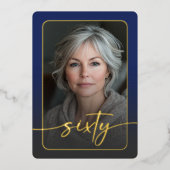 Moderne Minimal Blue Photo Zestigste Verjaardag Folie Uitnodiging (Voorkant)