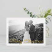 Moderne Minimal Gold Script Kerst bruiloft foto Folie Feestdagenkaart (Staand Voorkant)