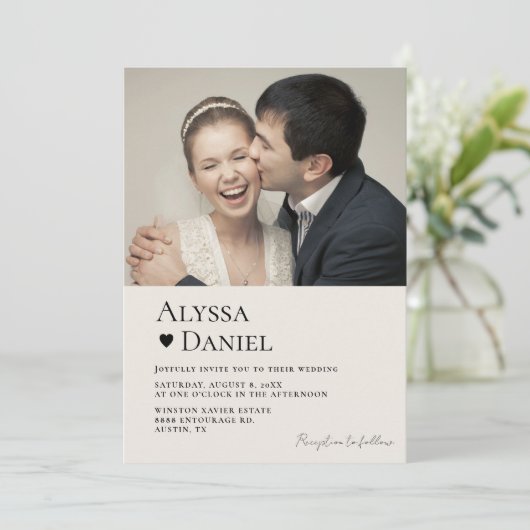 Moderne Minimal Hedendaagse Foto QR code bruiloft Kaart (Staand voorkant)