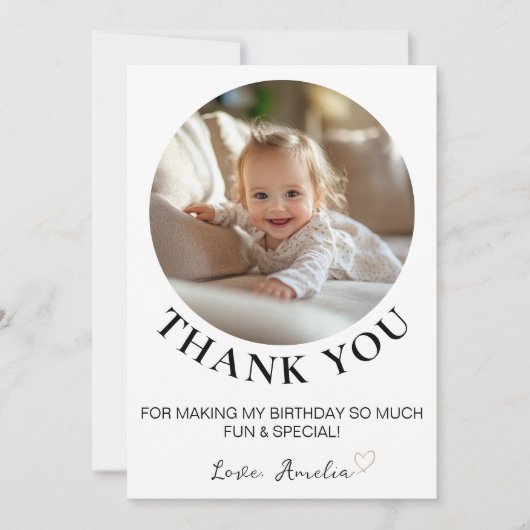 Moderne Minimal Kids Verjaardagsfoto Dank u kaart (Voorkant)