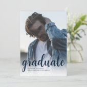 Moderne Minimal Navy Blue Photo Graduation Party Kaart (Staand voorkant)