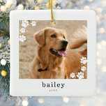 Moderne minimal Paw Prints Pet Dog Foto Keramisch Ornament<br><div class="desc">Modern Minimal Paw Prints Pet Dog Photo Ceramic Ornament beschikt over de foto van uw huisdier,  geaccentueerd door een strooien van pootafdrukken.</div>