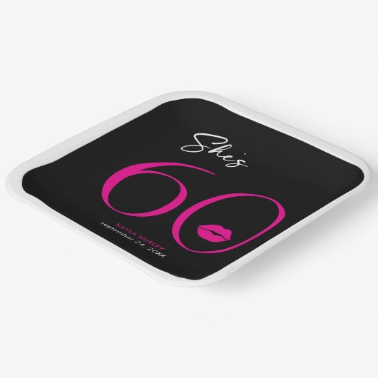 Moderne Minimal Pink Lips Ze is 60 jaar oud Papieren Bordje (Gebogen)