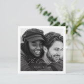 Moderne Minimal Script Photo Budget Square bruilof Kaart (Staand voorkant)