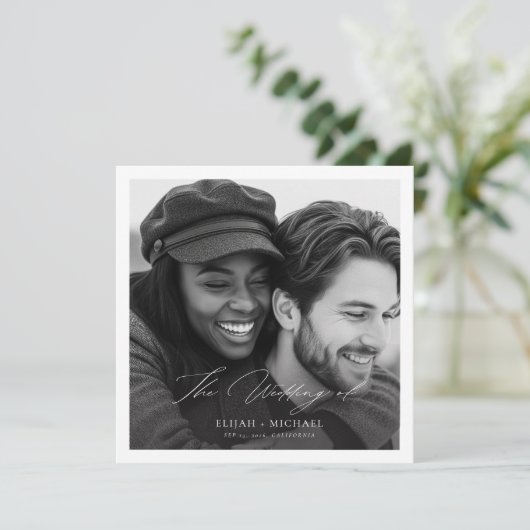 Moderne Minimal Script Photo Budget Square bruilof Kaart (Staand voorkant)