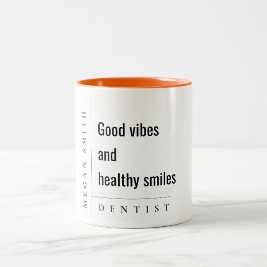 Moderne Minimal Simple Bold Smile Tandarts Gift Tweekleurige Koffiemok (Center)