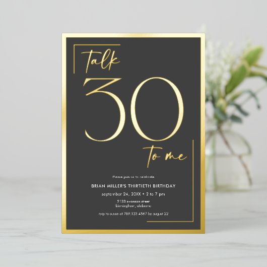 Moderne Minimal Talk 30 Verjaardag Folie Uitnodiging (Staand Voorkant)