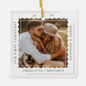 Moderne Minimal Wavy Eerste Kerstverloofde Foto Keramisch Ornament (Voorkant)