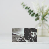 Moderne minimal zwart-wit fotografie vierkant visitekaartje (Staand voorkant)