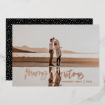 Moderne, minimale 1 foto zwarte Kerstmis Folie Feestdagenkaart<br><div class="desc">Vrolijk kerstfeest moderne 1 fotokerstkaart. Modern ontwerp voor zwarte en witte feestdagen. De tekst van het manuscript met een moderne rand. Met de hand geschilderde polka stip spotty backer. Verander de backerkleur om aan te passen.</div>