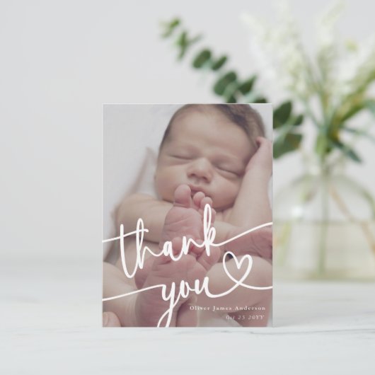 Moderne minimale Baby foto dank u script hart Aankondigingskaart (Staand voorkant)