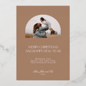 Moderne Minimale Beige Boog 2 Foto Prettig Kerstfe Folie Feestdagenkaart (Achterkant)