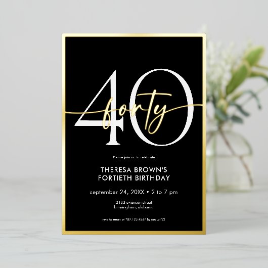 Moderne minimale Black Gold Script Verjaardag Folie Uitnodiging (Staand Voorkant)