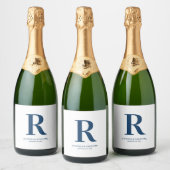 Moderne minimale blauwe monogram bruiloft sparkling wijnetiket (Flessen)
