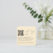Moderne minimale Bleke gele RSVP QR Code Kaart (Staand voorkant)