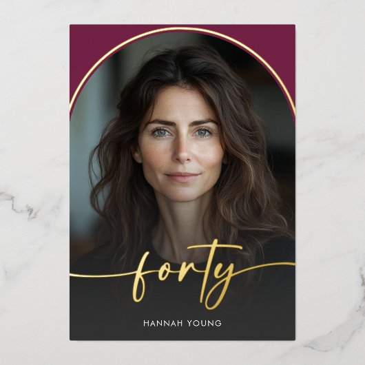 Moderne minimale Bourgondische boog veertigste ver Folie Uitnodiging (Voorkant)