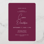 Moderne minimale Bourgondische foto 50ste verjaard Folie Uitnodiging (Achterkant)