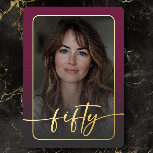 Moderne minimale Bourgondische foto 50ste verjaard Folie Uitnodiging