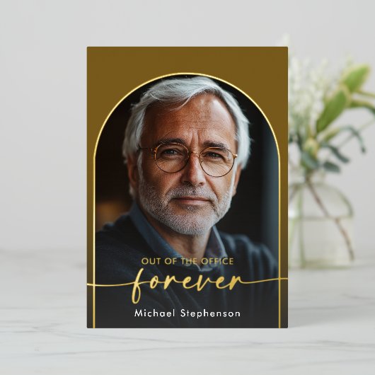 Moderne minimale bruine pensioenpartij folie uitnodiging (Staand Voorkant)