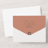 Moderne minimale chique terracotta roest bruiloft all in one uitnodiging (Achterkant)