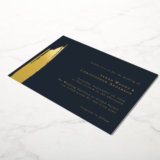 Moderne, minimale donkerblauwe goudverf bruiloft folie uitnodiging (Gedraaid)