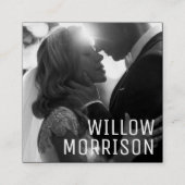 Moderne, minimale, eenvoudige zwarte professionele vierkante visitekaartje (Voorkant)