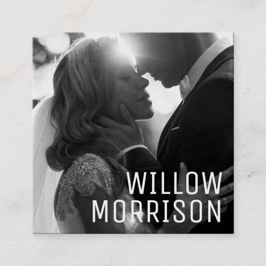 Moderne, minimale, eenvoudige zwarte professionele vierkante visitekaartje (Voorkant)