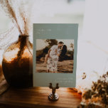 Moderne minimale foto | Kaart met tabelnummer<br><div class="desc">Met uw eigen foto's: denk aan engagmentfoto's, foto's uit de kindertijd, relatie foto's. Deze kaarten van het lijstaantal zijn een unieke manier om uw favoriete foto's te tonen. De aantallen van de lijst verbeteren de blik van uw tafelblad en zetten de het beëindigen aanraking op uw speciale dag. De gepersonaliseerde...</div>