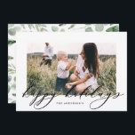 Moderne, minimale foto-kerstelegant script feestdagenkaart<br><div class="desc">Moderne,  minimale bladzijden met prettige feestdagen zilveren effect kerstkaart met kerstmis. Met de hand geschilde eucalyptus,  een minimale bladermassa en een moderne rustige rivierkreet geven deze vakantiekaart een luxueus gevoel. In de klas groenen,  browsen en grays.</div>