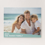 Moderne minimale foto met diagonaal kleurenblok legpuzzel<br><div class="desc">Gebruik een horizontale of landschapsfoto en maak een unieke en trendy fotopuzzel. Dit moderne minimale ontwerp bevat een diagonaal kleurenblok met tekst om namen en tekst toe te voegen. Als u iets wilt verplaatsen,  klikt u op de knop Aanpassen om wijzigingen aan te brengen.</div>