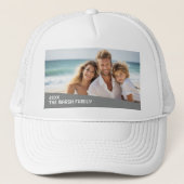 Moderne minimale foto met diagonaal kleurenblok trucker pet (Voorkant)